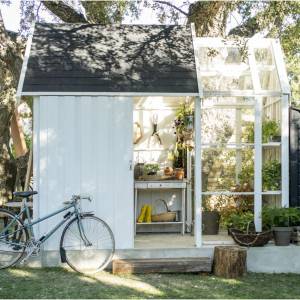 Abri de maison aménagé en serre
