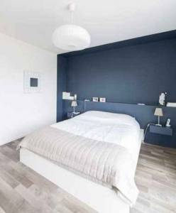 Mur bleu ardoise qui invite au sommeil