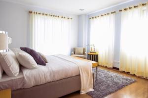 Une chambre parentale doit être à la fois cosy et fonctionnelle.