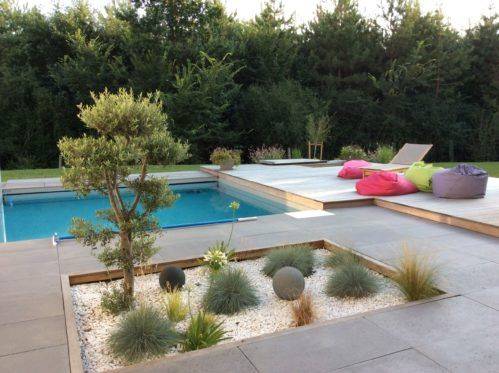 Mobilier extérieur et jardin sec autour de la piscine - Hyères 83