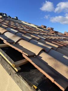 Rénovation de toiture avec pose de tuiles en terre cuite - Valence 26