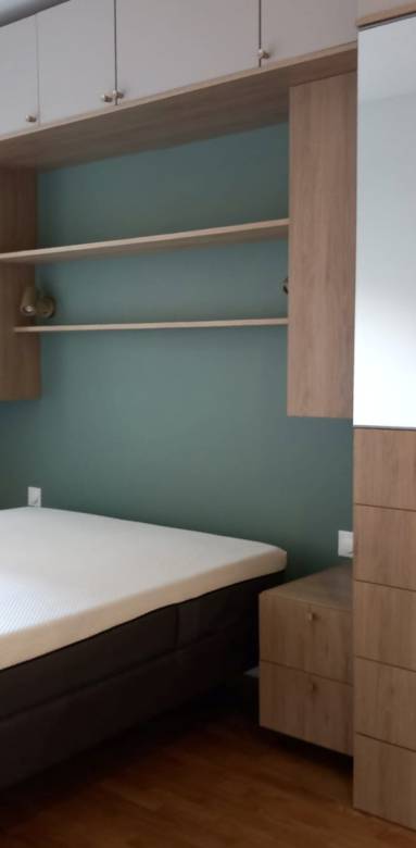 Chambre rénovée avec meuble pont Le Chesnay