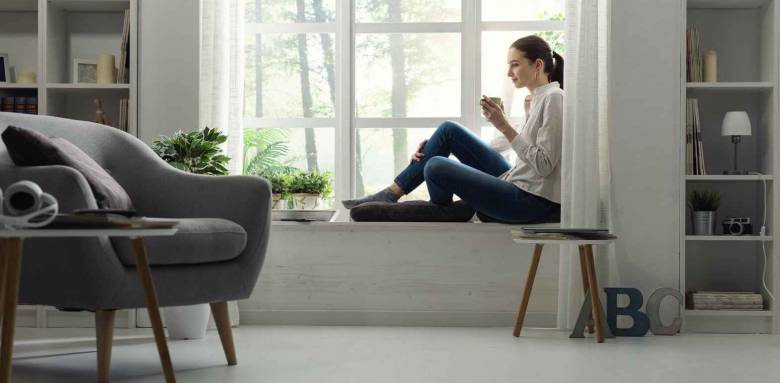 Coin lecture au rebord de la fenêtre comme idée Déco