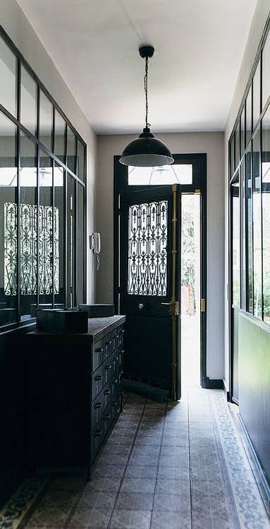 Entrée de maison avec murs en verrière - Hyères 83