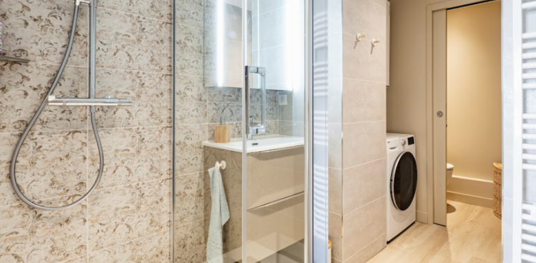 Rénovation de salle de bain/salle d'eau avec douche à l'italienne sans ressaut