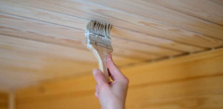 Lames de bois peintes