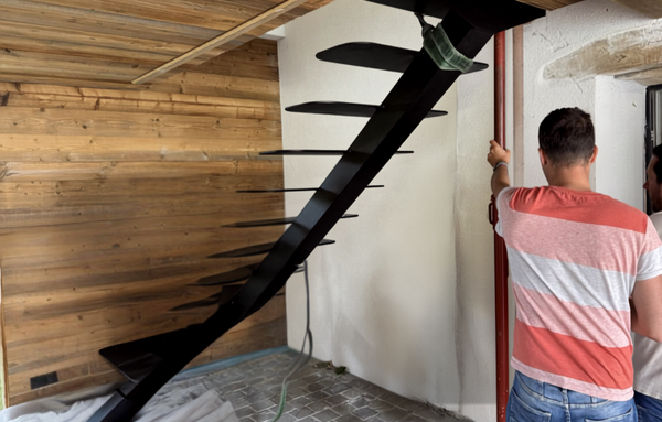 Déplacer un escalier dans une maison : ce qu’il faut savoir avant de se lancer