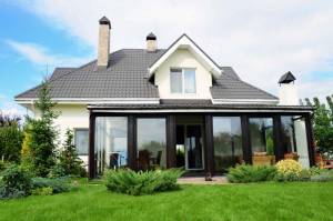 Construire une véranda bioclimatique pour agrandir votre intérieur