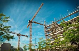 Le ravalement de façade peut aussi permettre d'améliorer les performances thermiques du bâtiment.