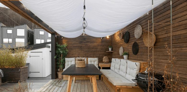 Terrasse en bois : le choix naturel pour un extérieur chaleureux