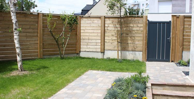 Allées de jardin avec dénivelé et pas japonais