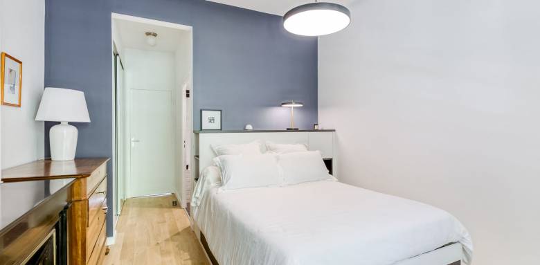 Réalisation Agence La Maison Des Travaux Lyon Ouest : pose d'un parquet massif collé en chêne, en coupe de pierre, ponçage et vitrification (Lyon 69)