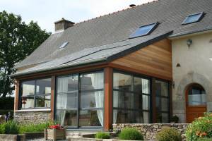 Extension de maison avec toiture pentue ardoise