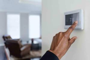 Quels sont les avantages de faire installer un thermostat et une sonde de température ?