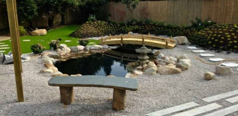 Jardin zen, style japonais et son banc pour en profiter pleinement !