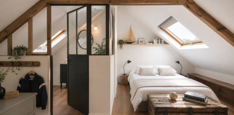 Aménagement de combles à Francheville 69340 — suite parentale avec salle de bain sous les combles