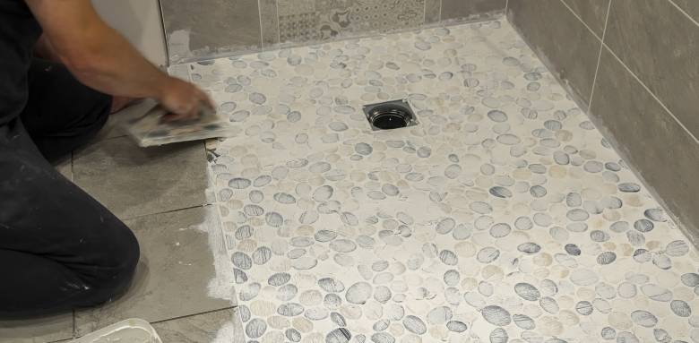 Optimisation d'espace de salle de bain avec création d'une douche carrelée - Rochefort Saint-Jean-d'Angély 17