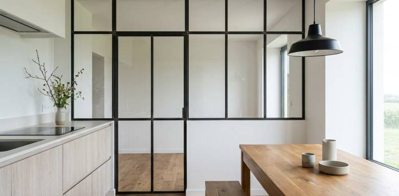 Verrière sur mesure : pourquoi elle séduit de plus en plus de foyers bretons