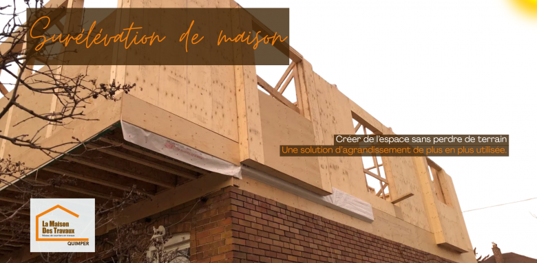 Surélévation de maison en cours de construction : une solution d’agrandissement de plus en plus utilisée pour gagner de l’espace tout en conservant son jardin et l’emprise au sol de la maison.