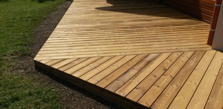 jolie terrasse en bois