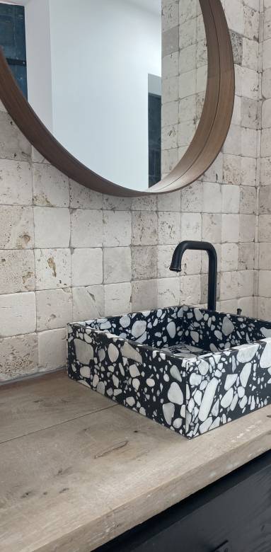 Création d'une salle de bain, matériaux naturels 