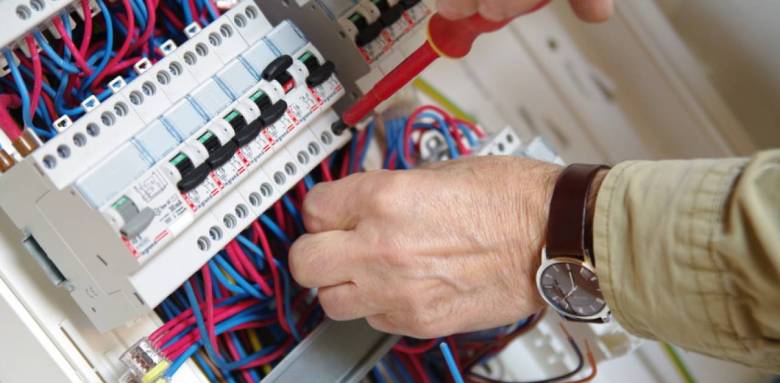 Pourquoi mon compteur électrique disjoncte ?