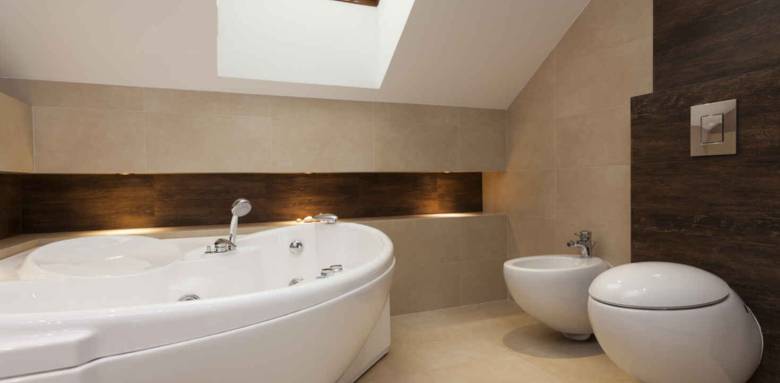 Salle de bain sous pente