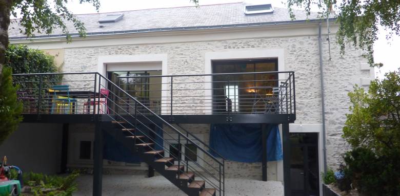 Garde-corps en aluminium sur une terrasse à Bourg-en-Bresse 01