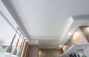 Installer un faux plafond dans le salon