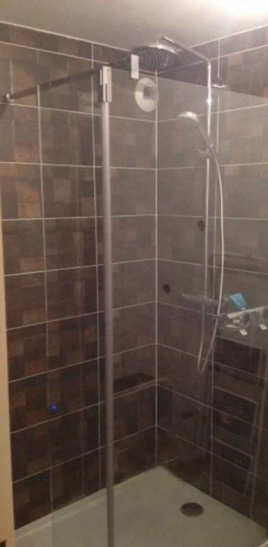 Douche à la place d'une baignoire