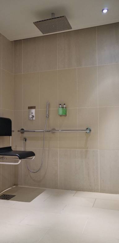 salle de bain PMR