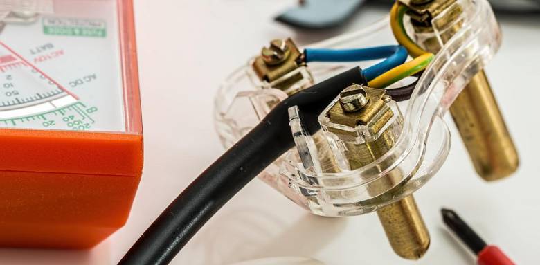 Il convient de suivre plusieurs étapes pour installer l'électricité dans une maison neuve.