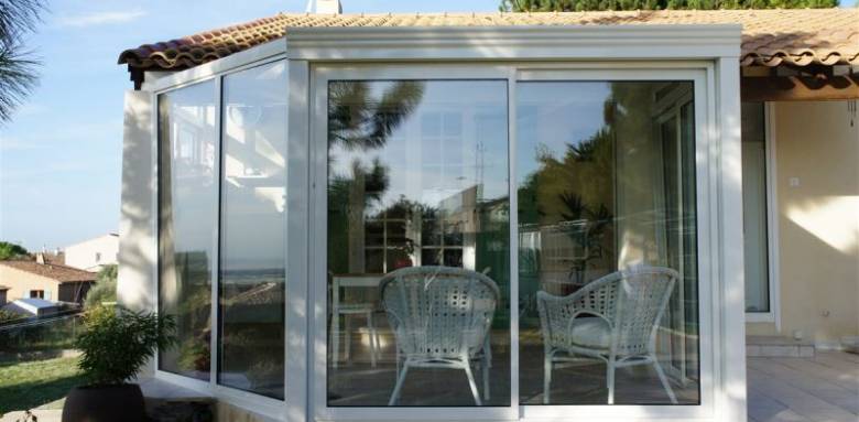 Vérandu en aluminium et PVC moderne