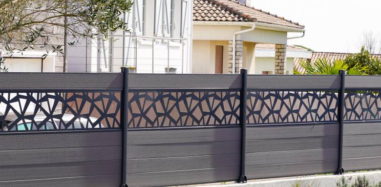 Un mur de clôture à Tours.