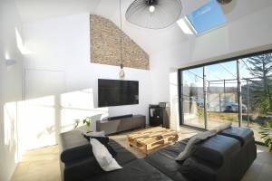 un salon cocooning et lumineux