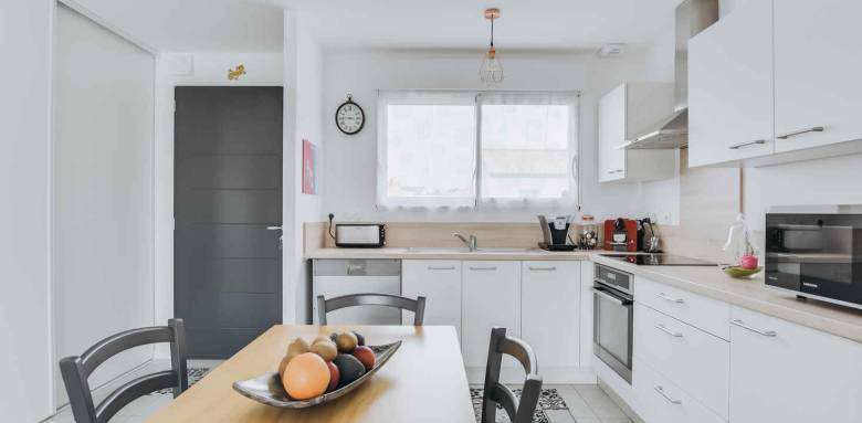 ravaux d'aménagement intérieur, relooking de la cuisine, mobilier et peintures - Nantes 44