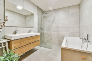 Aménager une salle de bain pour toute la famille : astuces et erreurs à éviter