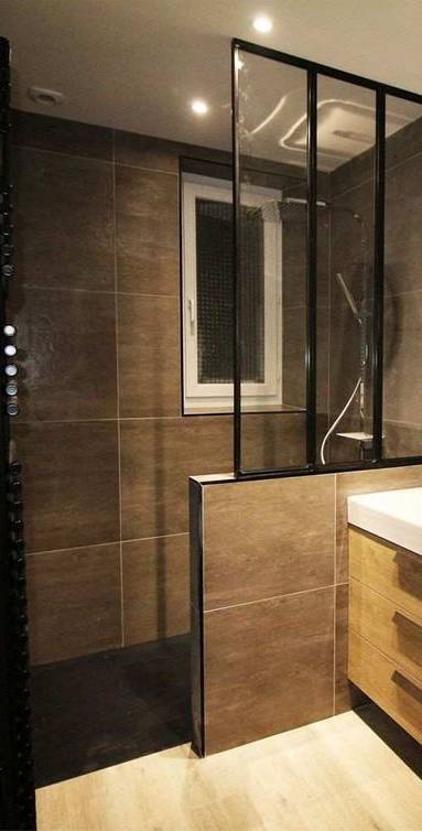 Une verrière dans une douche Poissy