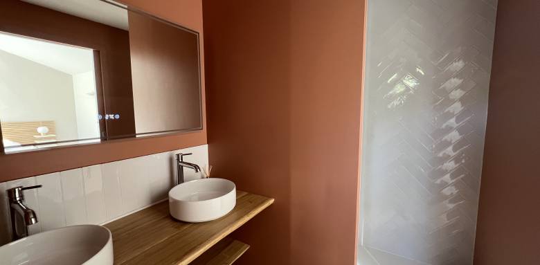  Salle d'eau crée dans une extension d'une résidence secondaire
