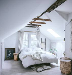 Chambre épurée aménagée dans les combles - Bouc-Bel-Air-13