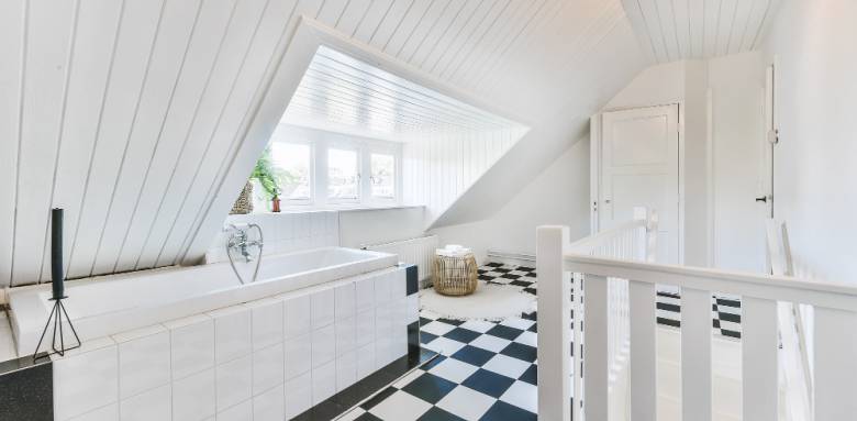 Aménager salle de bain combles