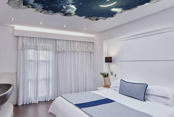 Faux plafond avec intégration décor ciel-étoiles rétroéclairé