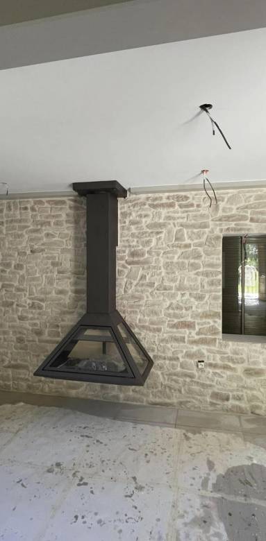 Nouveau poêle à bois moderne dans une maison en rénovation - Valence 26