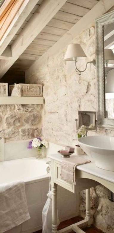 Salle de bains en pierres esprit campagne chic 