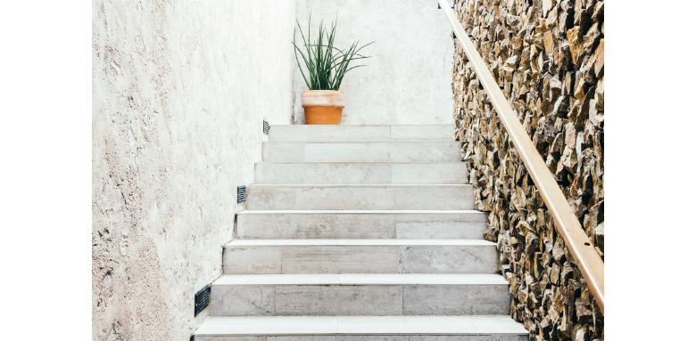 Exemple d'escalier extérieur en pierre