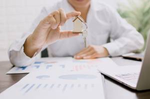 Quels sont les postes prioritaires lors d'une rénovation de maison ?