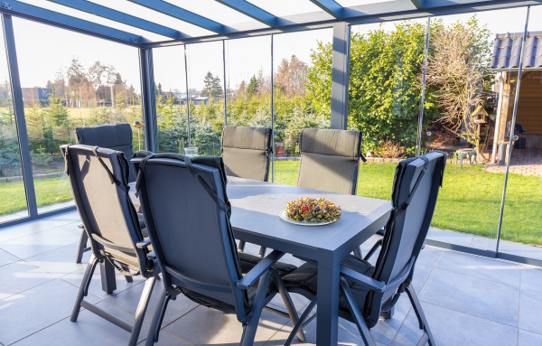 Véranda toit plat moderne - pergola aménagée