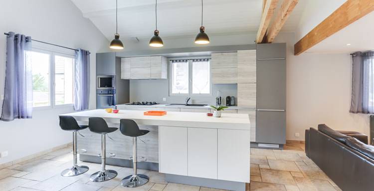 Revêtement de sol de cuisine en dallage de pierre naturelle - Nantes 44