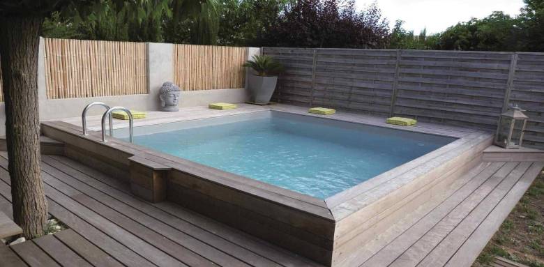 Piscine en bois enterrée ou semi-enterrée à Biarritz : une bonne idée pour votre jardin ?