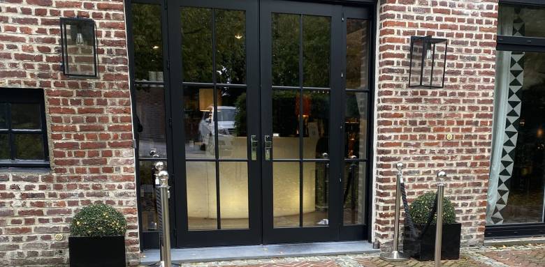 Dès l'entrée, c'est une invitation à la décoration élégante